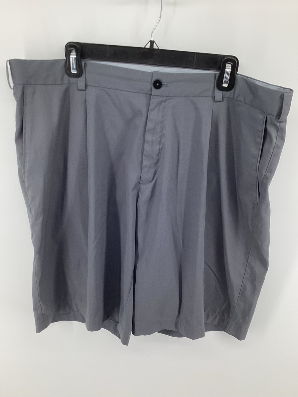 Nike Men's Gray Flat-Front Golf Shorts